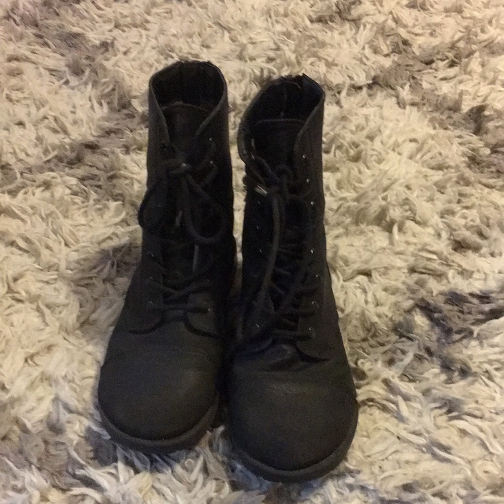 Caisie Black combat boots for girls